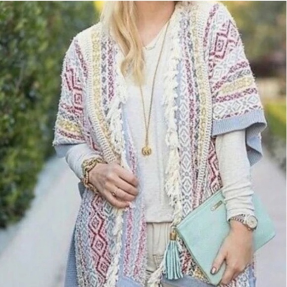 Cabi Love Carol collection fringe patterned multicolored poncho size xs/s - Picture 1 of 7